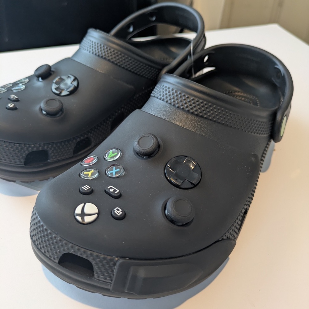Xbox Crocs Collab - Picture 2 of 4